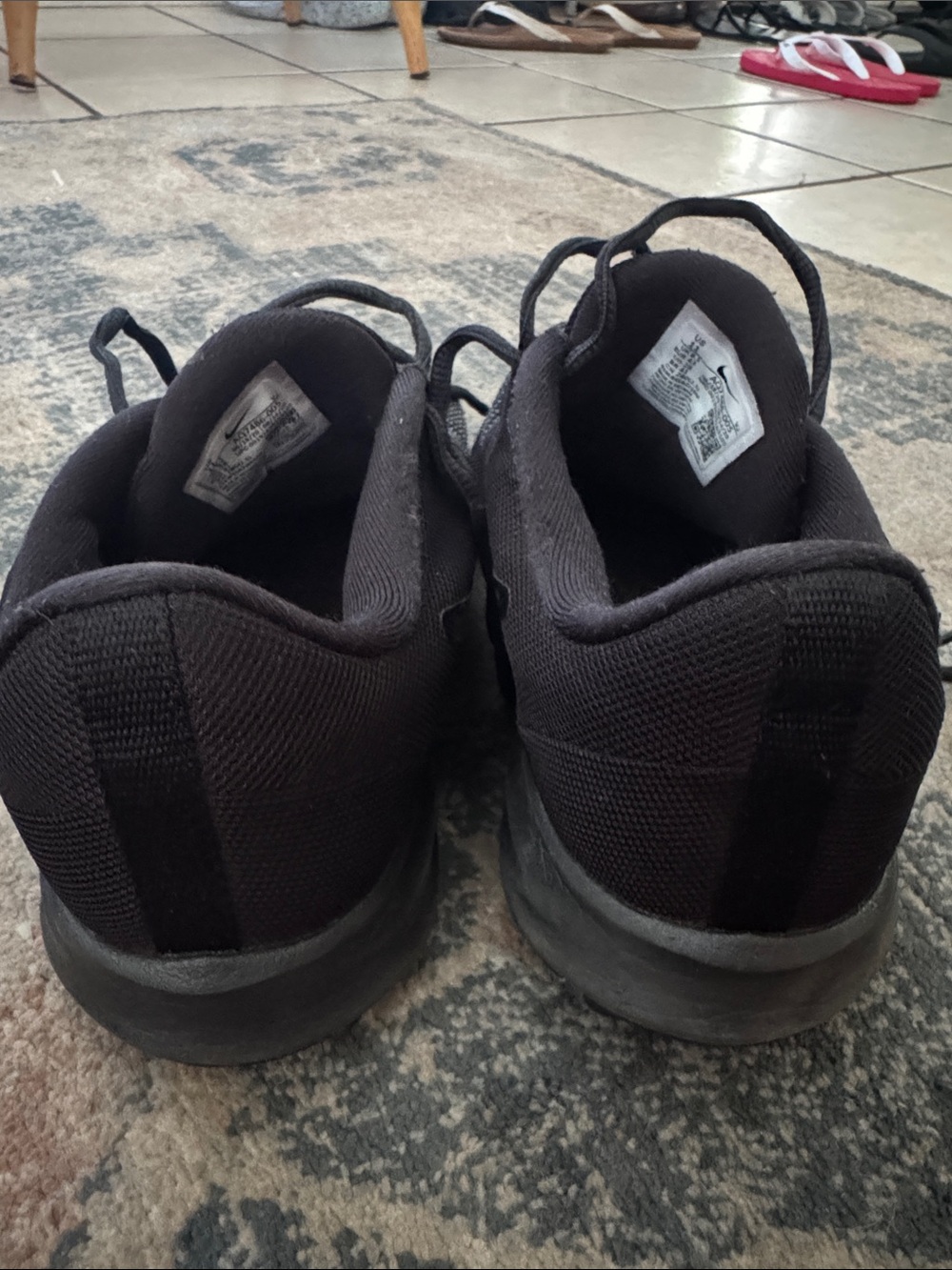 Nike Men’s Black Athletic Running Shoes - Picture 2 of 5